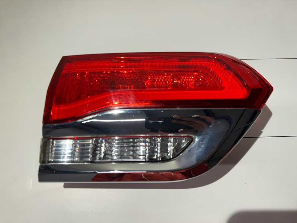 2014-2021 JEEP GRAND CHEROKEE REAR LEFT DRIVER SIDE INNER TAILLIGHT LAMP OEM