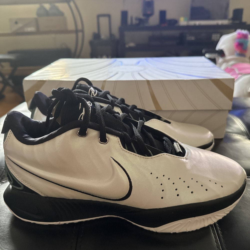 Lebron 21 White ( M size 10)