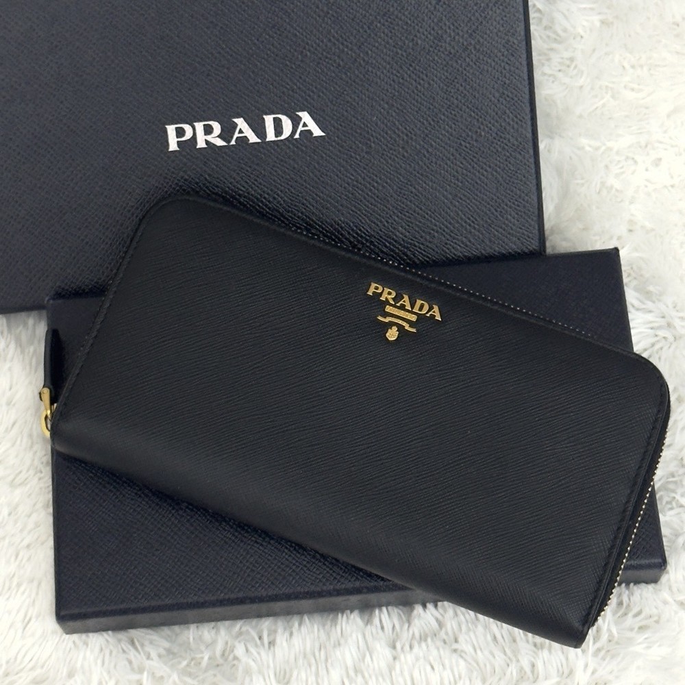 Superb condition  PRADA Prada Saffiano Wallet Round Zipper Black