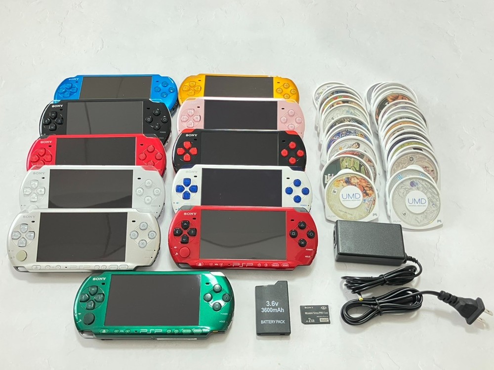 Sony PSP-3000 Gaming Console with Battery Charger Memory Stick and 3 Free Games