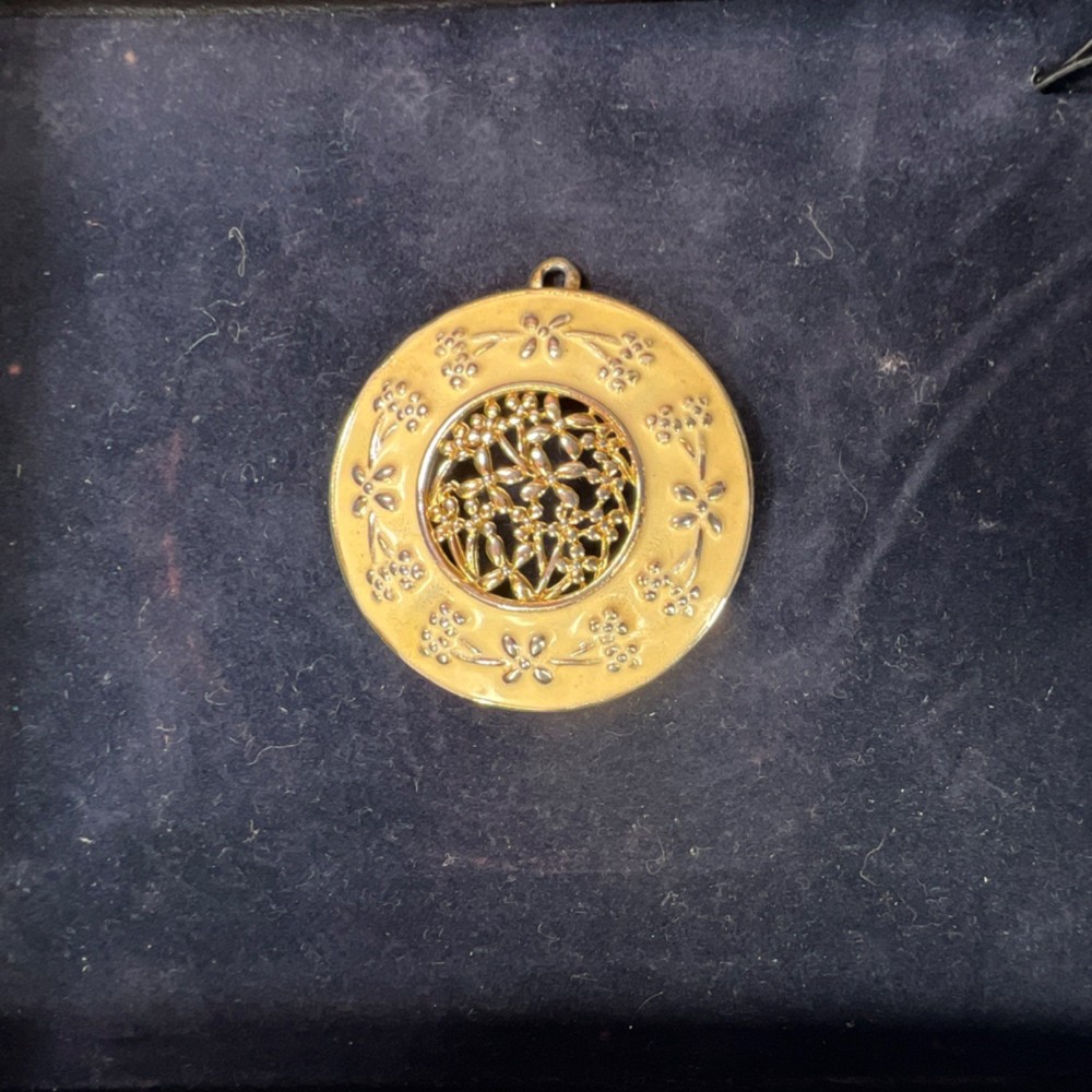 Vintage Gold Tone Round Floral Pendant Flowers & Plants Theme