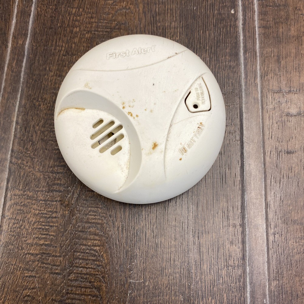 First Alert SA320CN Dual-Sensor Smoke & Fire Alarm Battery-Powered White 1-Pack