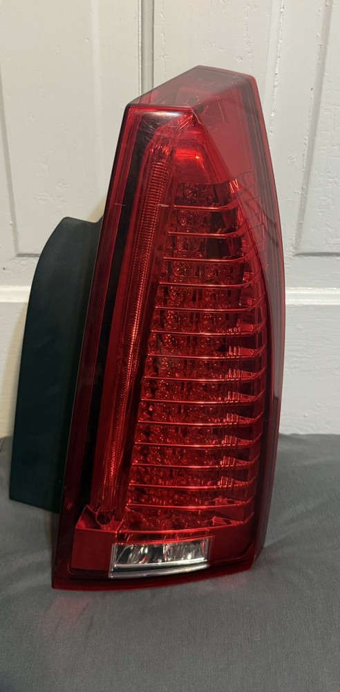 08-14 CADILLAC CTS  Rh TAILLIGHT BRAKE LAMP OEM 25902143