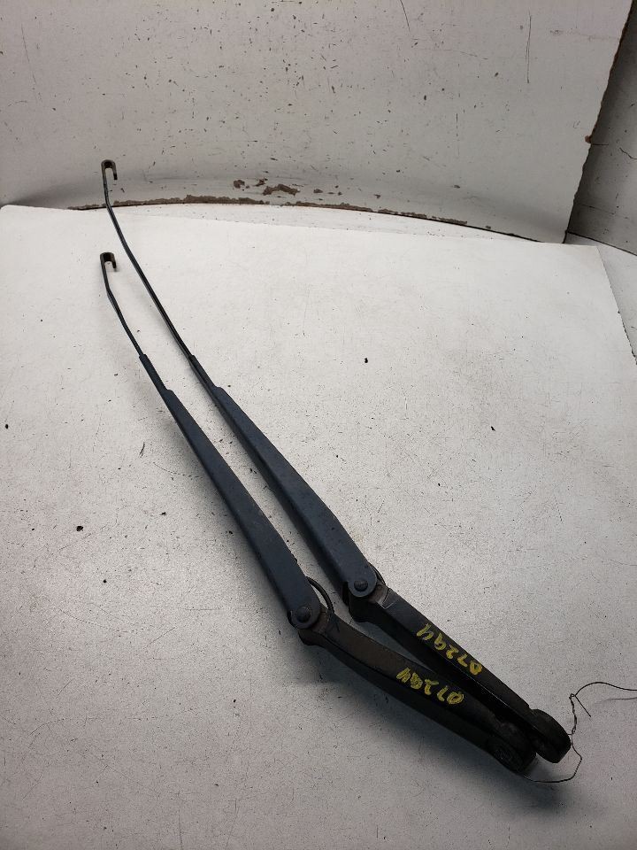 FOCUS     2011 Wiper Arm               1466856