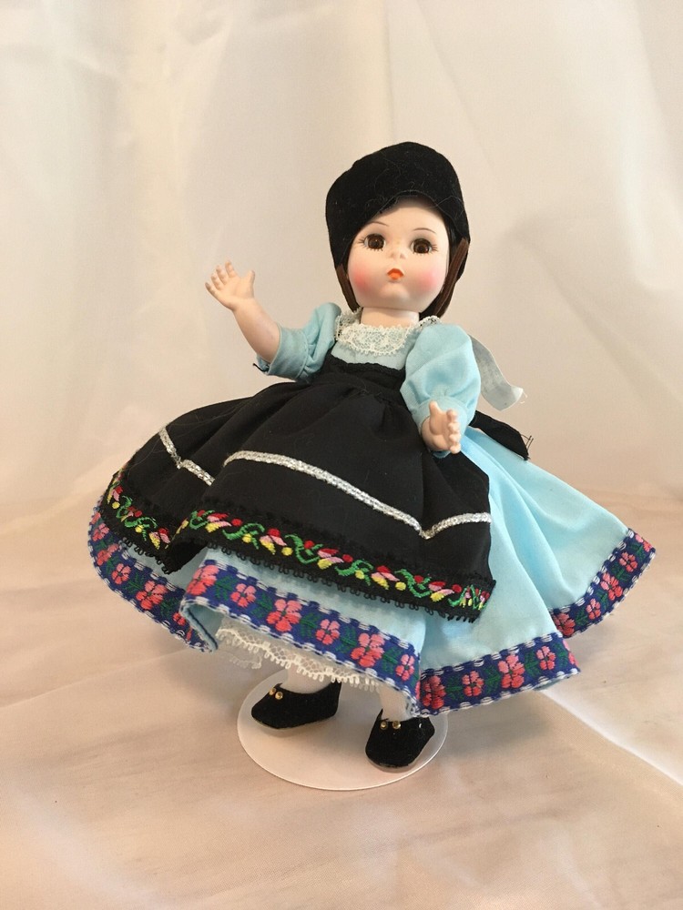 Madame Alexander doll Rumania, 8