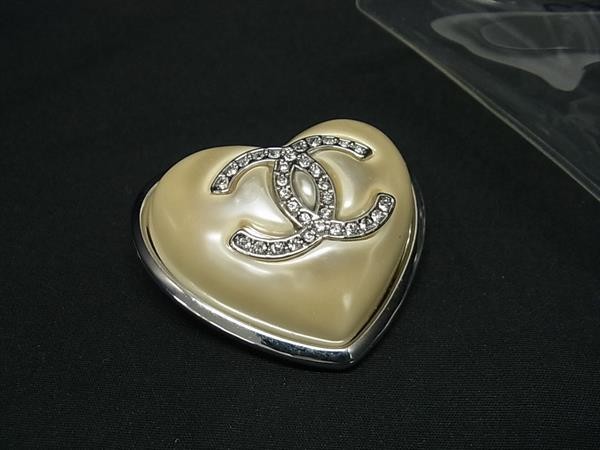 CHANEL 22A Coco Mark Rhinestone Heart Pin Brooch 609675