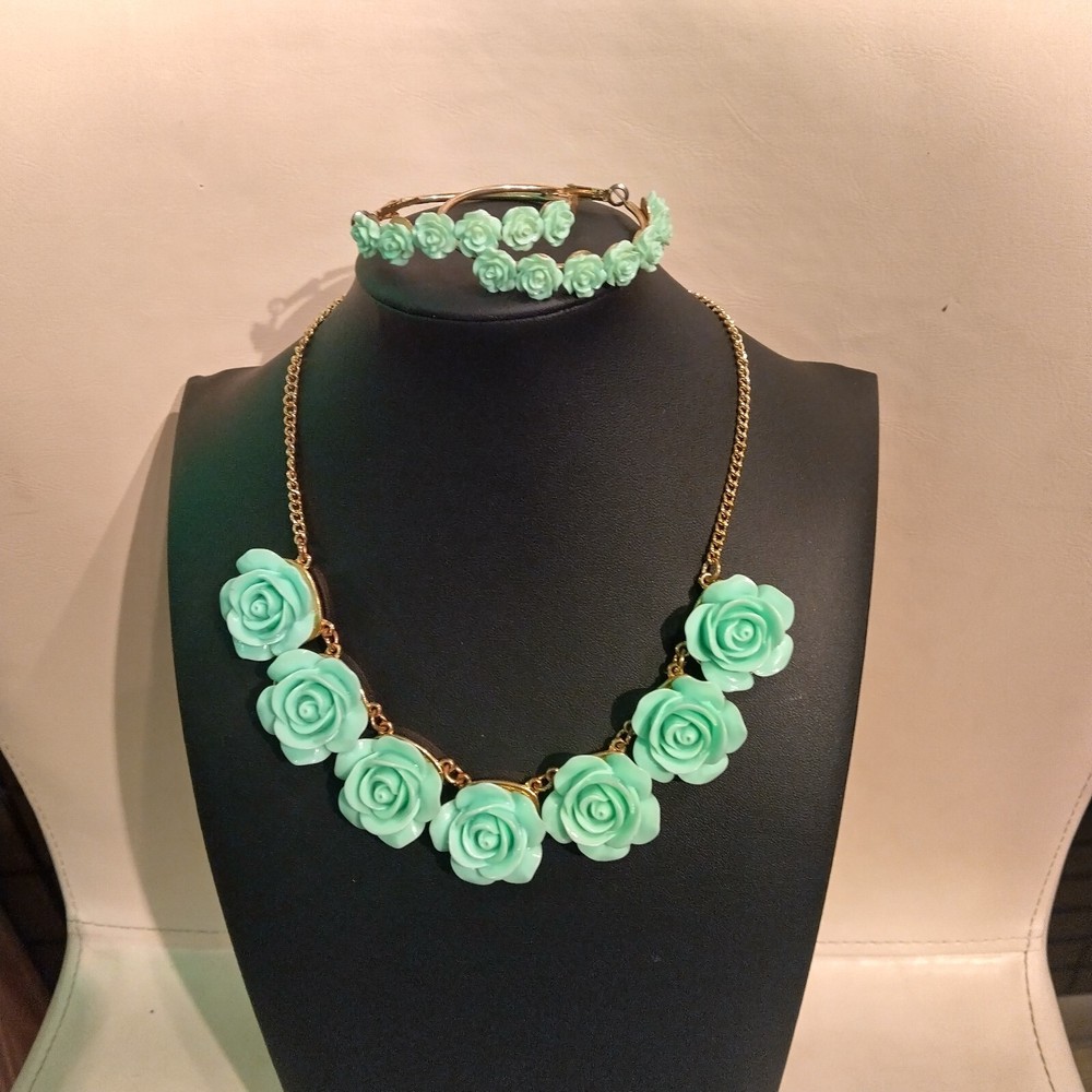 Mint Green Carved Flower Bib Necklace 16