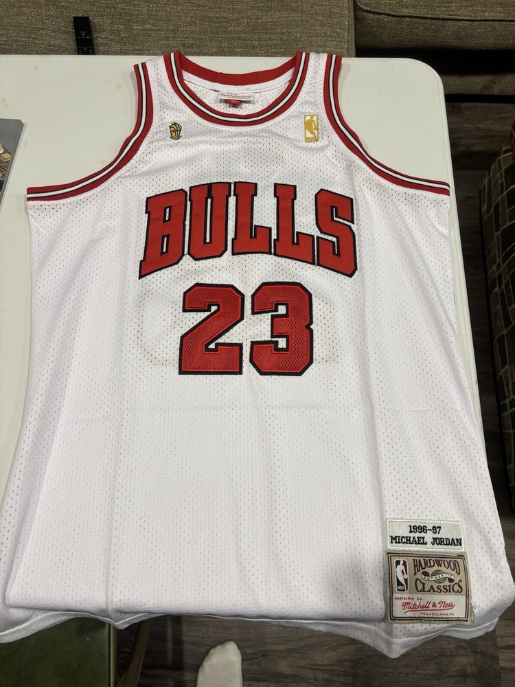 Mitchell & Ness Michael Jordan White Chicago Bulls 1996/97 Authentic Jersey