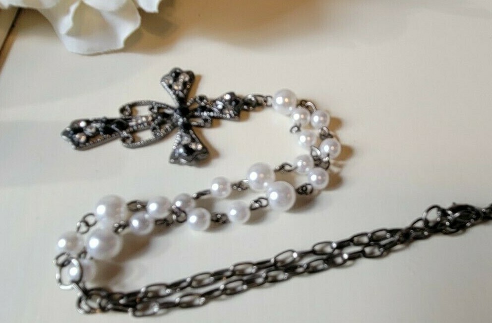 † Faux Pearl CRYSTAL Religious Cross Black & Silver Tone Necklace 18.5