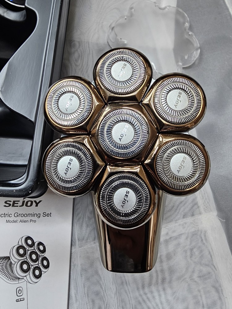 Cordless Head Shaver - 5 In 1 Grooming Kit (Wet & Dry) (New/Open Box)