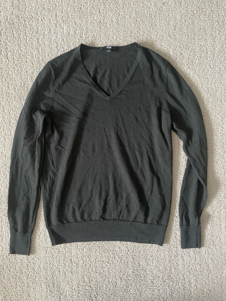 Uniqlo Women's V-Neck Sweater, 100% Wool,  Large, Forest Green