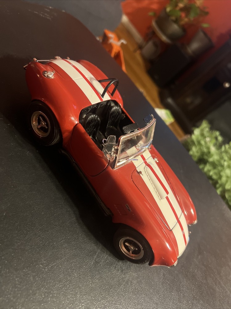 Ertl American Muscle 1965 Shelby Cobra 427 S/C Red 1/18 Scale Diecast Car.