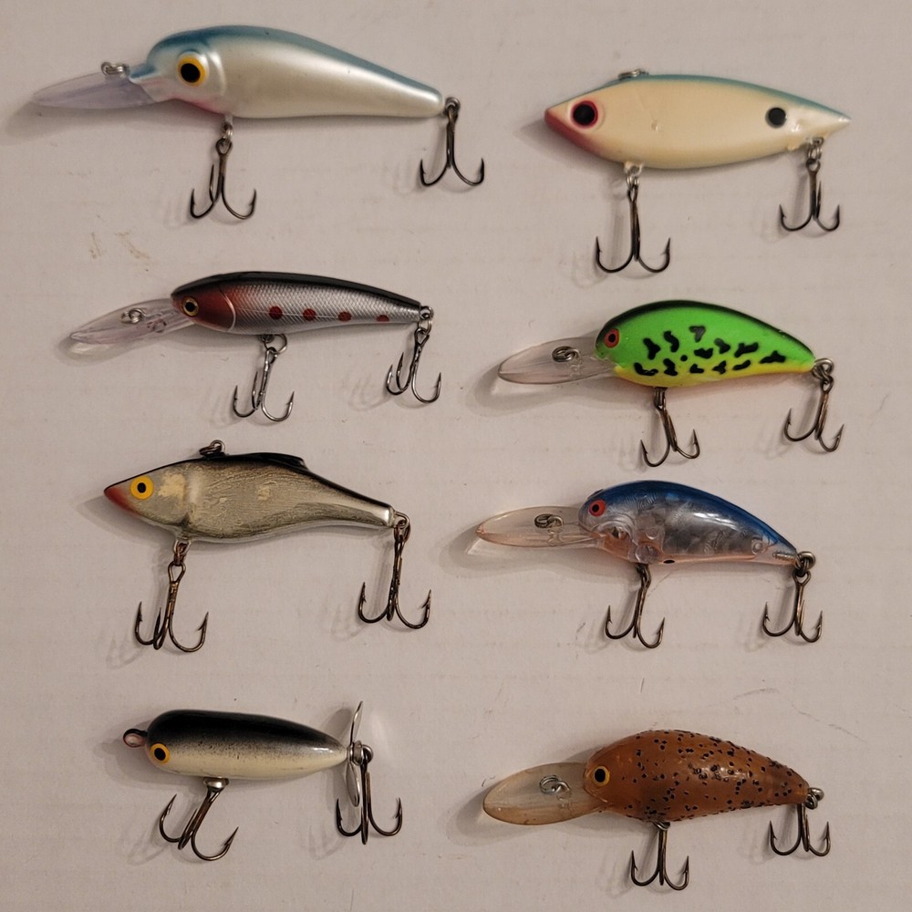 Lot Of 8 Fishing Lures Lipless & Diving Crankbaits Freshwater Tackle