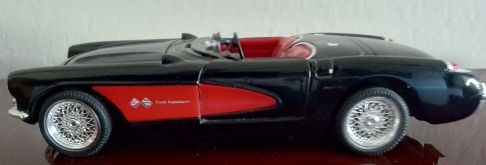 Sunnyside 1957 Chevrolet Black / Red Corvette Model Car 1:24 DieCast #SS7708