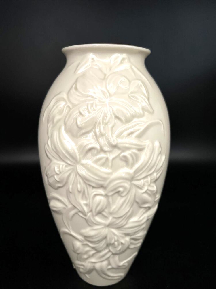 Lenox Fine Ivory Lily Embossed Vase Gold Trim 9 