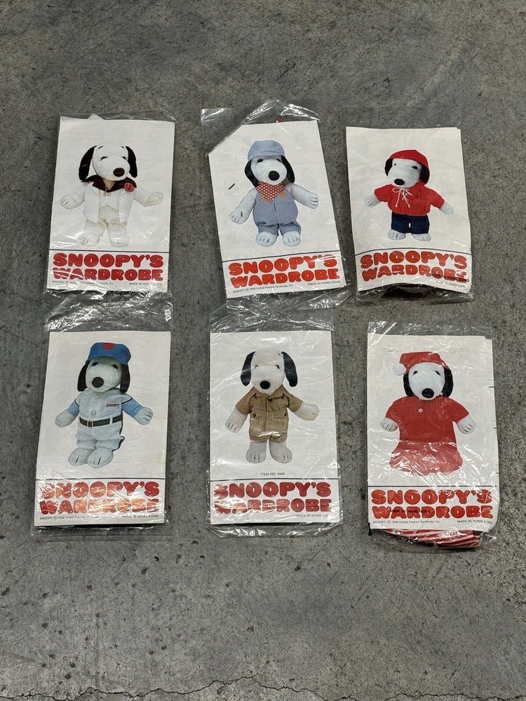 Vintage 1958 Snoopy Plush with 6 Peanuts Outfits & Costumes Wardrobe Lot