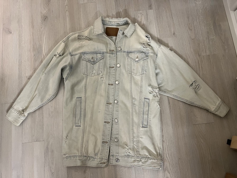 American Eagle Size S Long Denim Trucker Jacket Light Wash Distressed Oversized