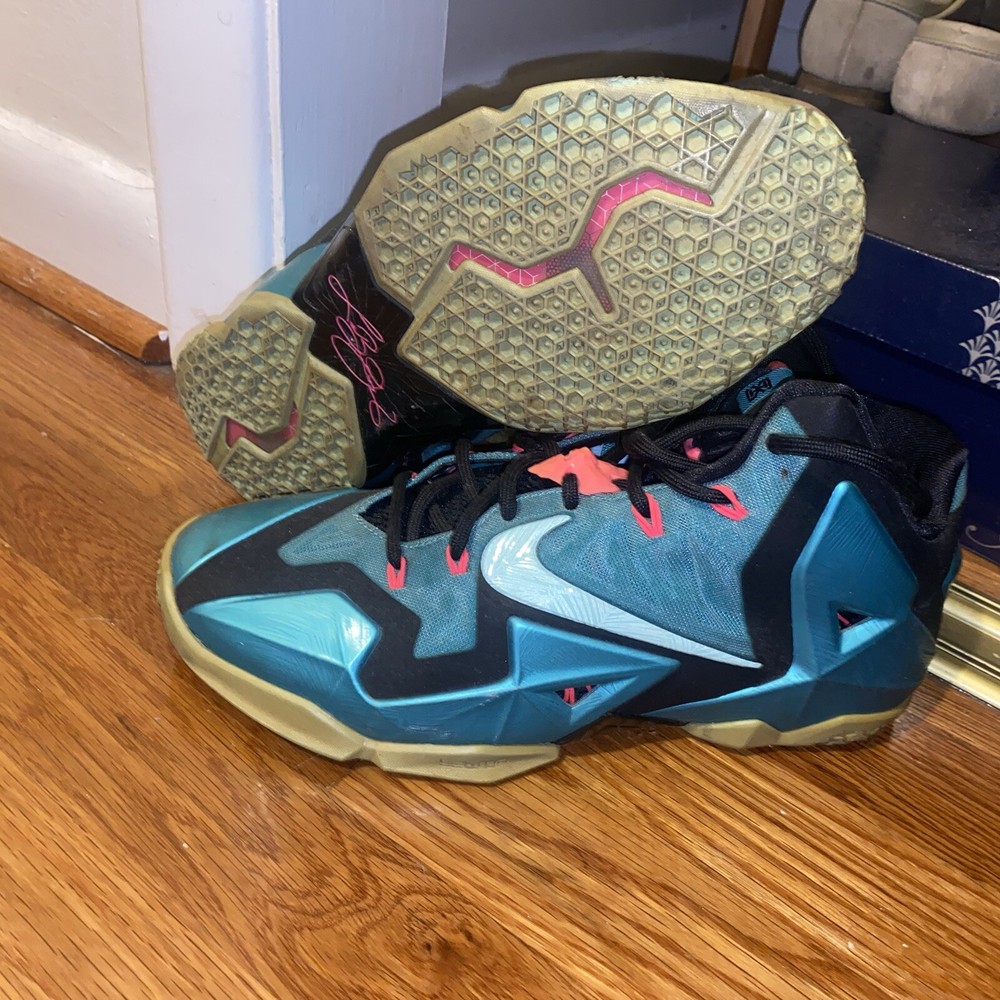 Nike LeBron XI 11 South Beach Size 8.5 Sneakers