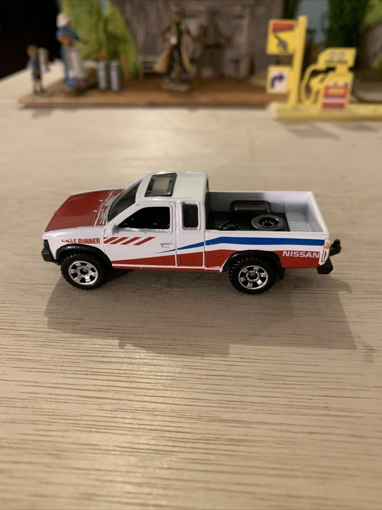 1995 95 NISSAN HARDBODY PICKUP TRUCK D21 W HITCH 1:64 SCALE DIECAST MODEL CAR