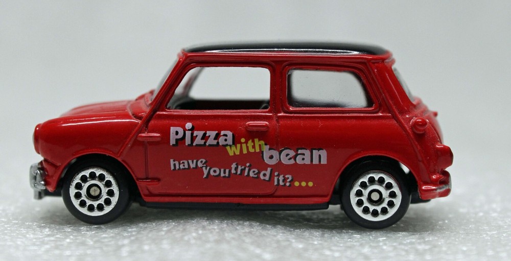 Mini Cooper Mr Bean Pizza with Bean Have you tried it Maisto Red 1:64 Scale 6017