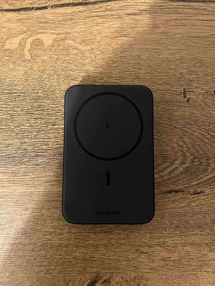 UGREEN 10,000mAh Magnetic Wireless Power Bank with 20W PD Fast Charging