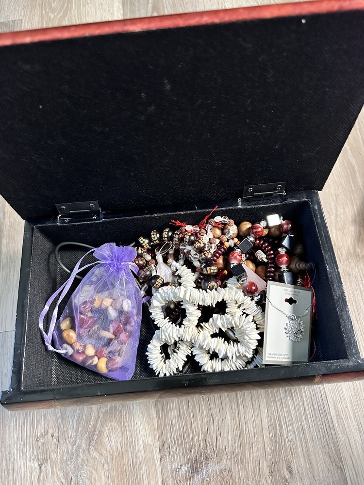 Jewelry box with jewelry inside