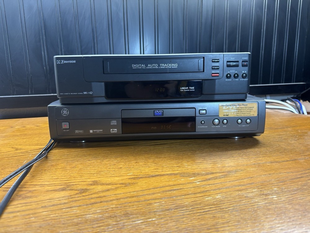 GE 1106P-B DVD Player & Emerson VCR3003 VCR Combo
