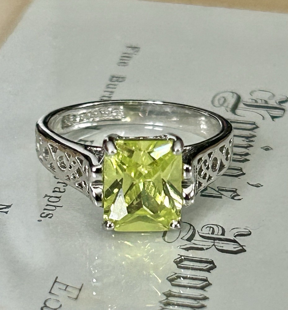 Fabulous Lia Sophia Appletini Green & Silver Tone Ring