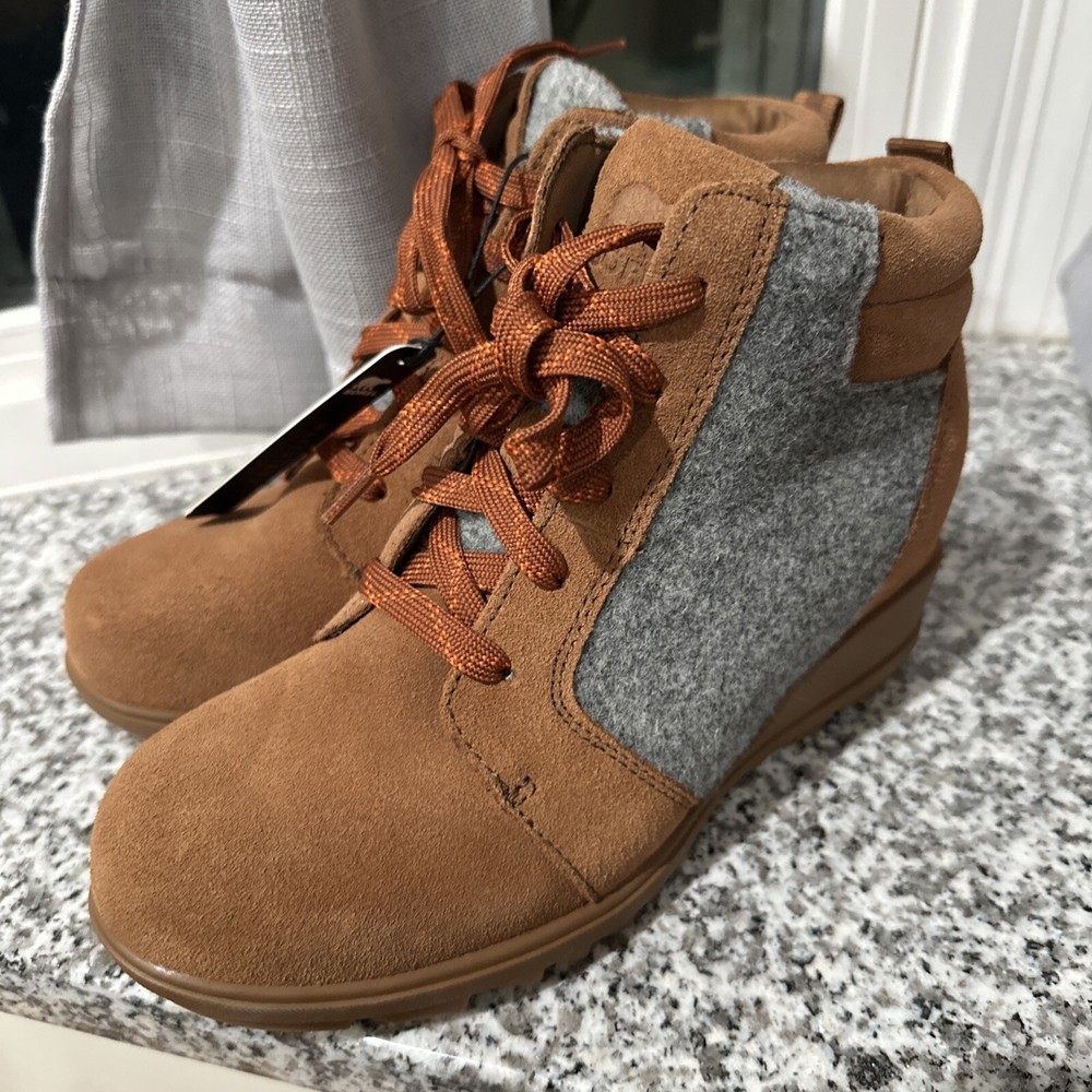 NEW SOREL Evie ankle Boots tan Gray Suede Felt inner wedge lace up Size 7 NWT