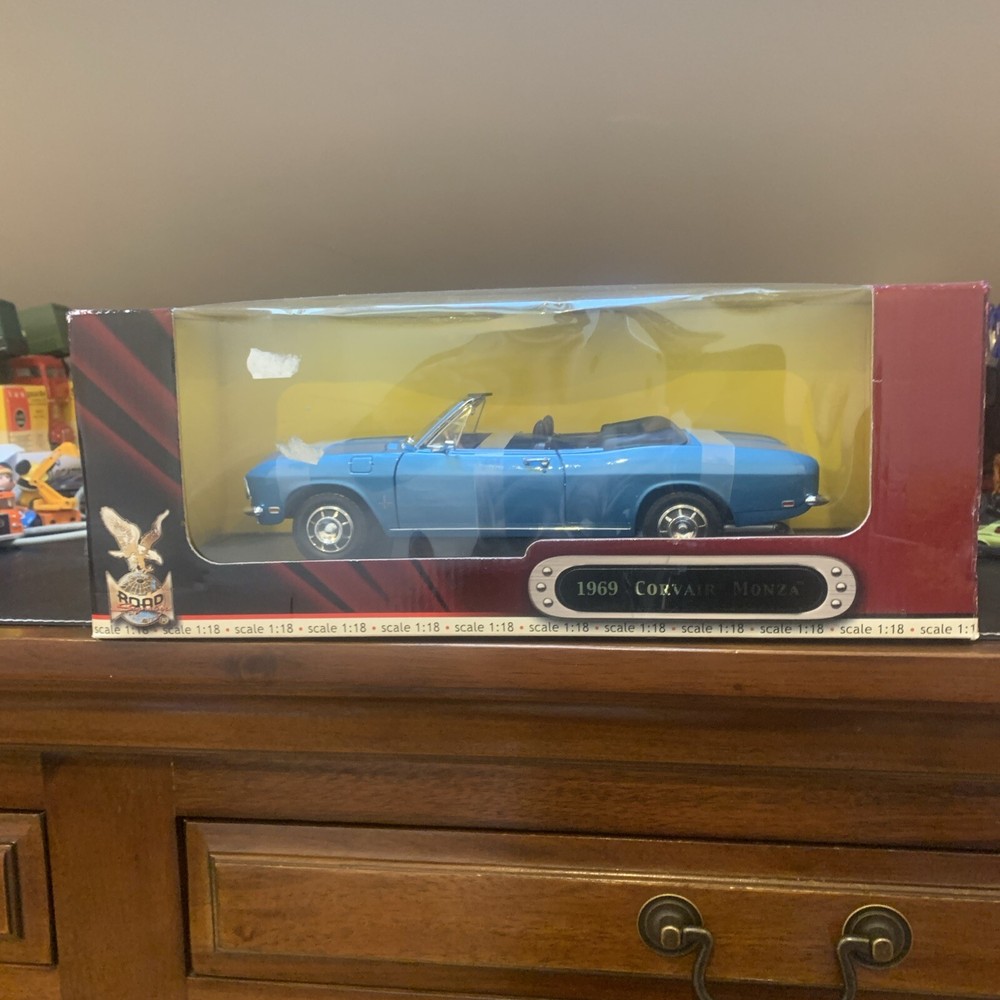 Vintage Road Signature Glacier Blue 1969 Corvair Monza Convertible 1:18