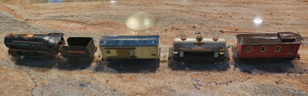 Vintage Lionel Wind-Up Train Set #1529 with Loco #1506, Tender #1502, Box #1514, Tank #11811, Cab #1812