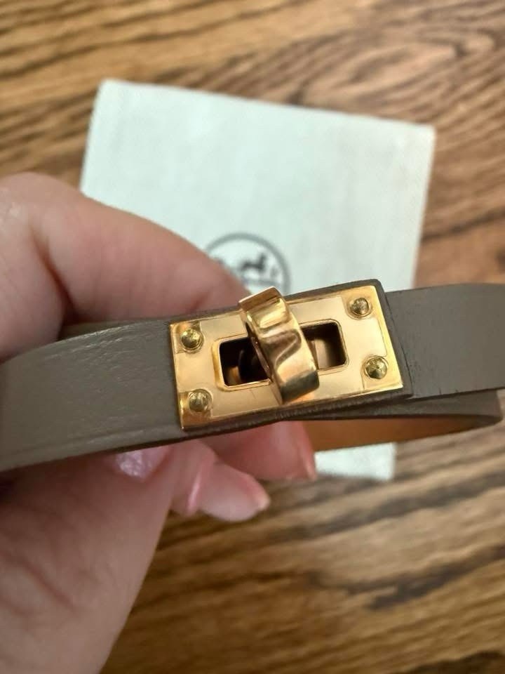 New Hermes Kelly Double Tour Bracelet in Mini Etoupe Leather Gold Size T2