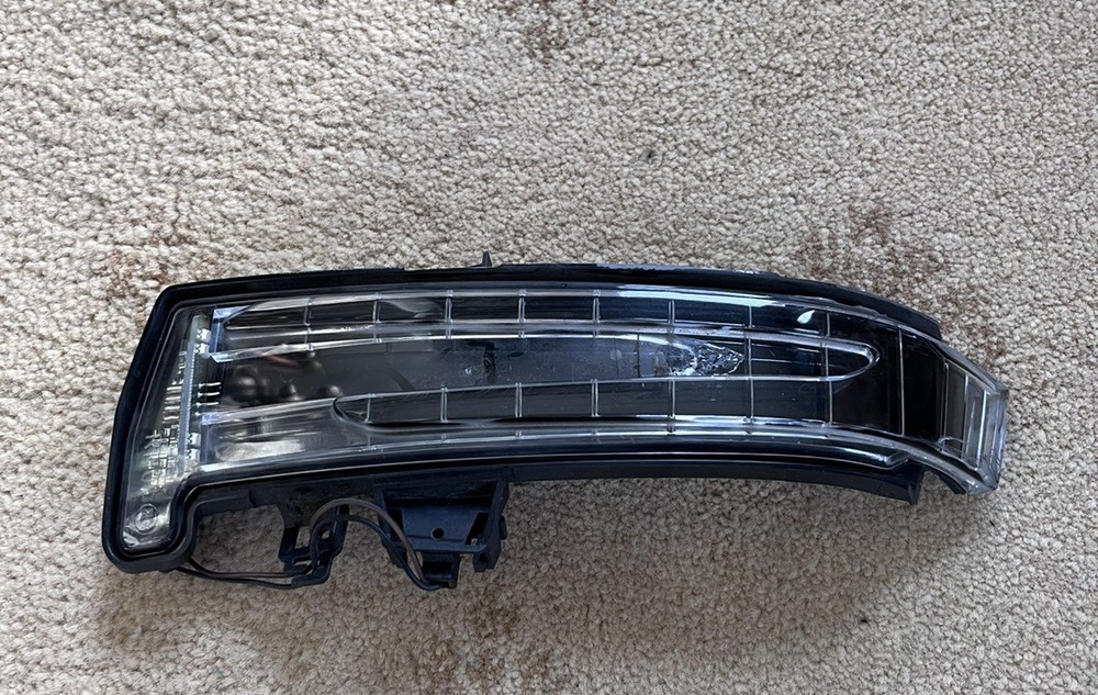 GENUINE MERCEDEZ WING MIRROR INDICATOR RIGHT DRIVERS SIDE