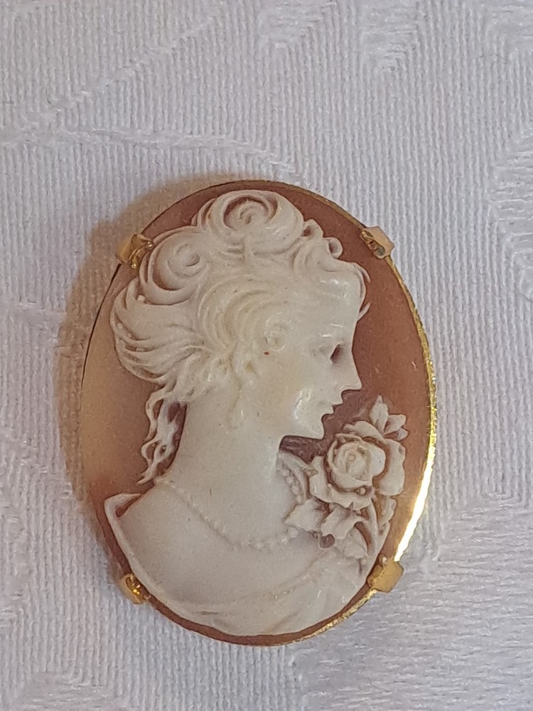Vintage Goldtone Right Facing Woman Cameo Brooch Pin