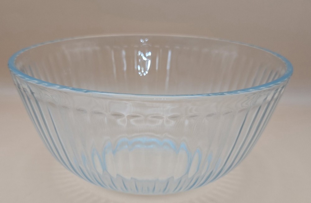 Pyrex Vintage Spring Glass Mixing Bowl 10 Cup (7403) 2.5 L Model Aqua Rim