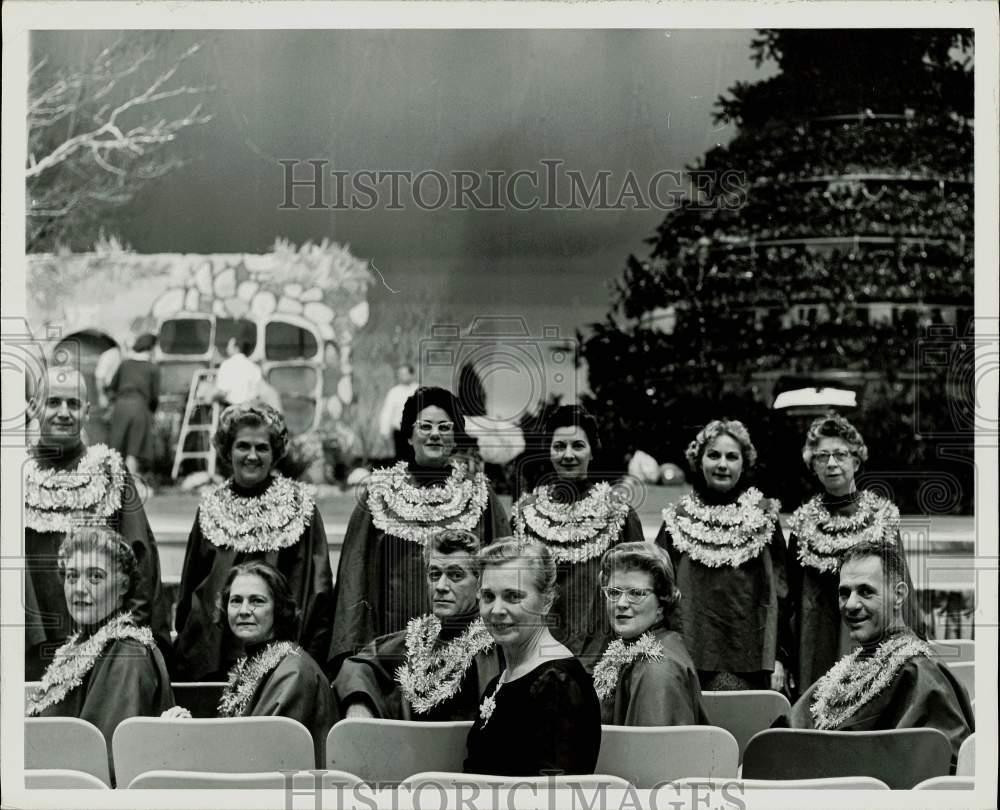 1964 Press Photo Members of 