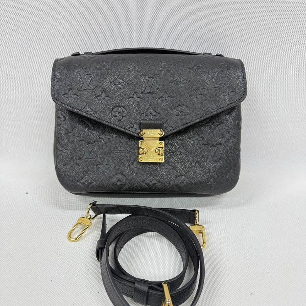 SJ0001 LV metis black leather