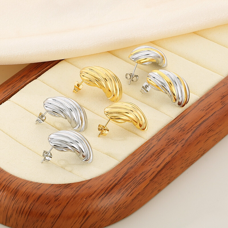 New titanium steel C-shaped earrings plated with 18k gold earrings for women