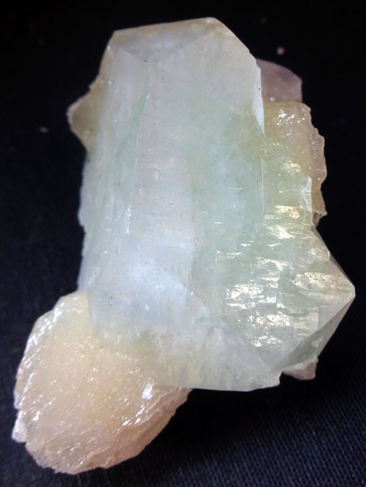 Stunning light green apophyllite cube with stilbite minerals specimen 19.12g