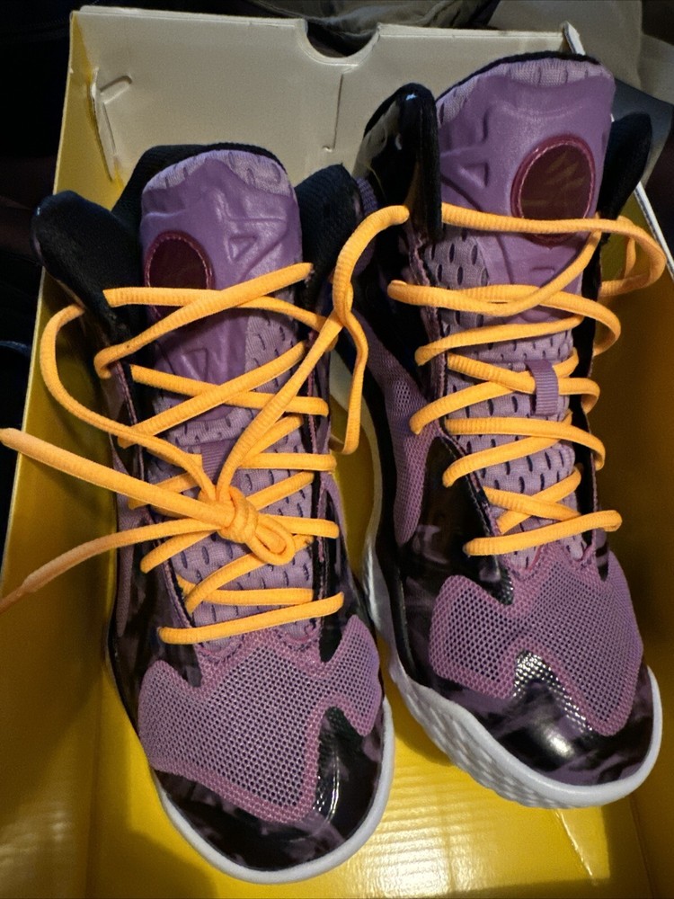 Size 9 - Under Armour Steph Curry Anatomix Spawn 