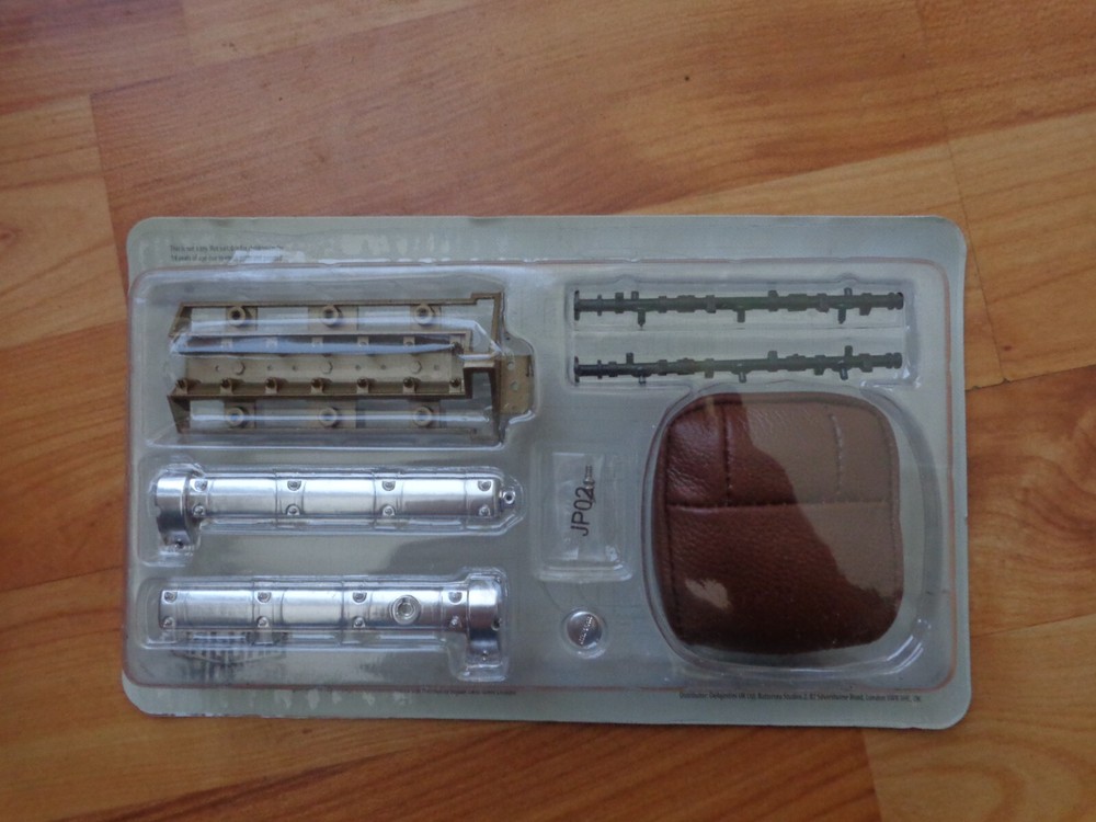 1/8 DEAGOSTINI BUILD YOUR OWN THE JAGUAR E-TYPE CAR ISSUE 2 PART