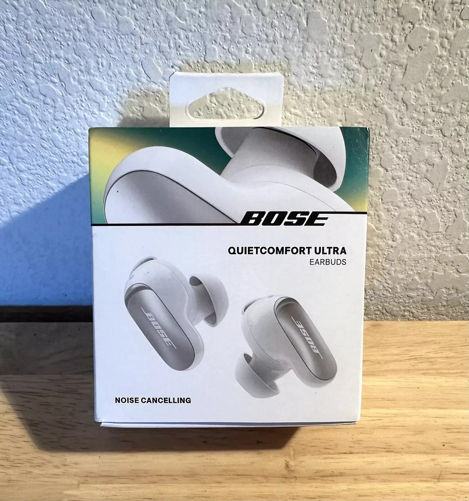 Bose QuietComfort Ultra Wireless Noise Cancelling Earbuds in White Smoke