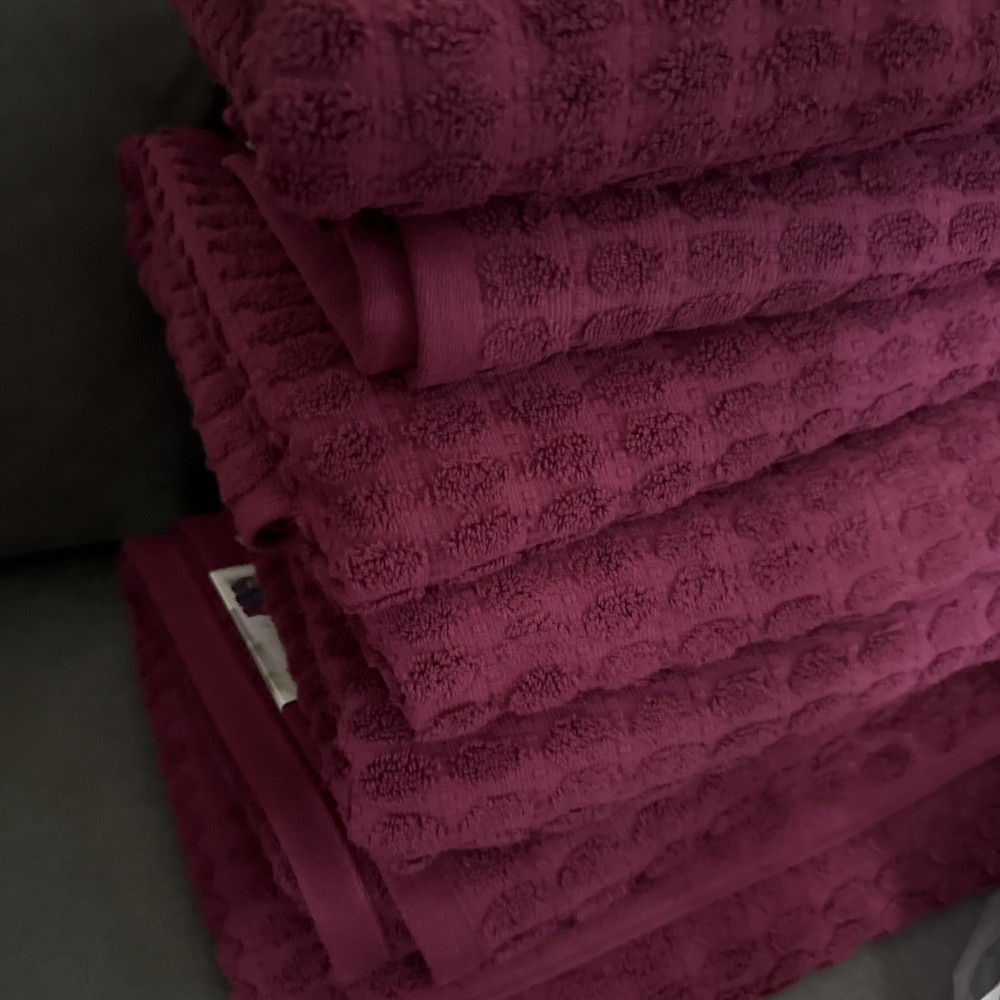 7X Bath  Towel OEKO-TEX 100% Cotton  Radpberry, 30”x58”New,made In Green