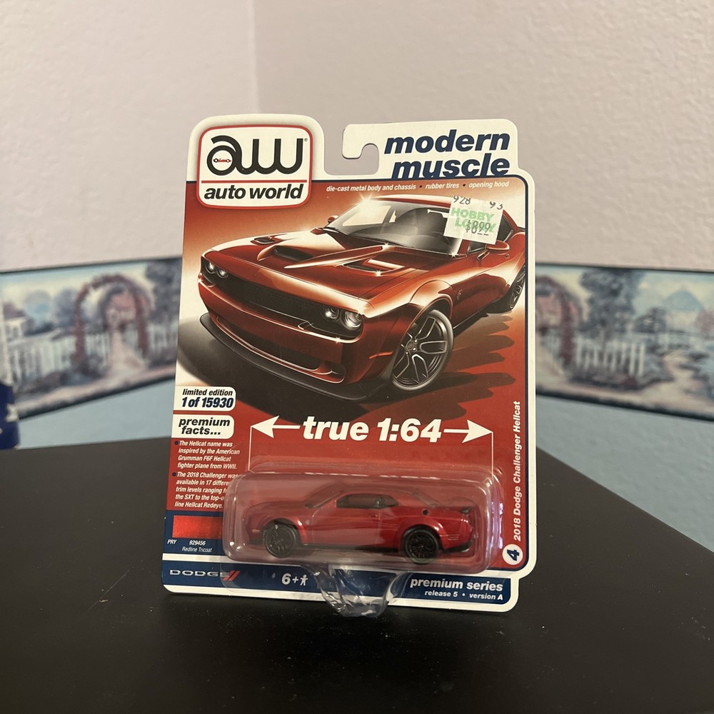 2021 Auto World Modern Muscle Redline Tricoat  2018 Dodge Challenger Hellcat