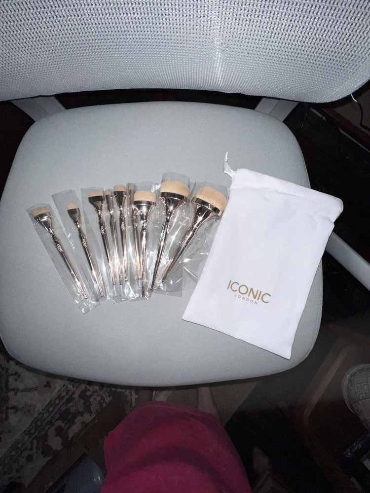 Iconic London 9-Piece Brush Set w/ Pouch- NWT [COPY] [COPY]