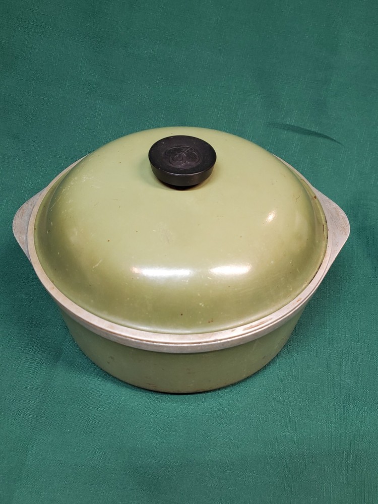 Vintage Club Avocado Green 4.5 Qt Aluminum Dutch Oven with Lid 10x4 Inches