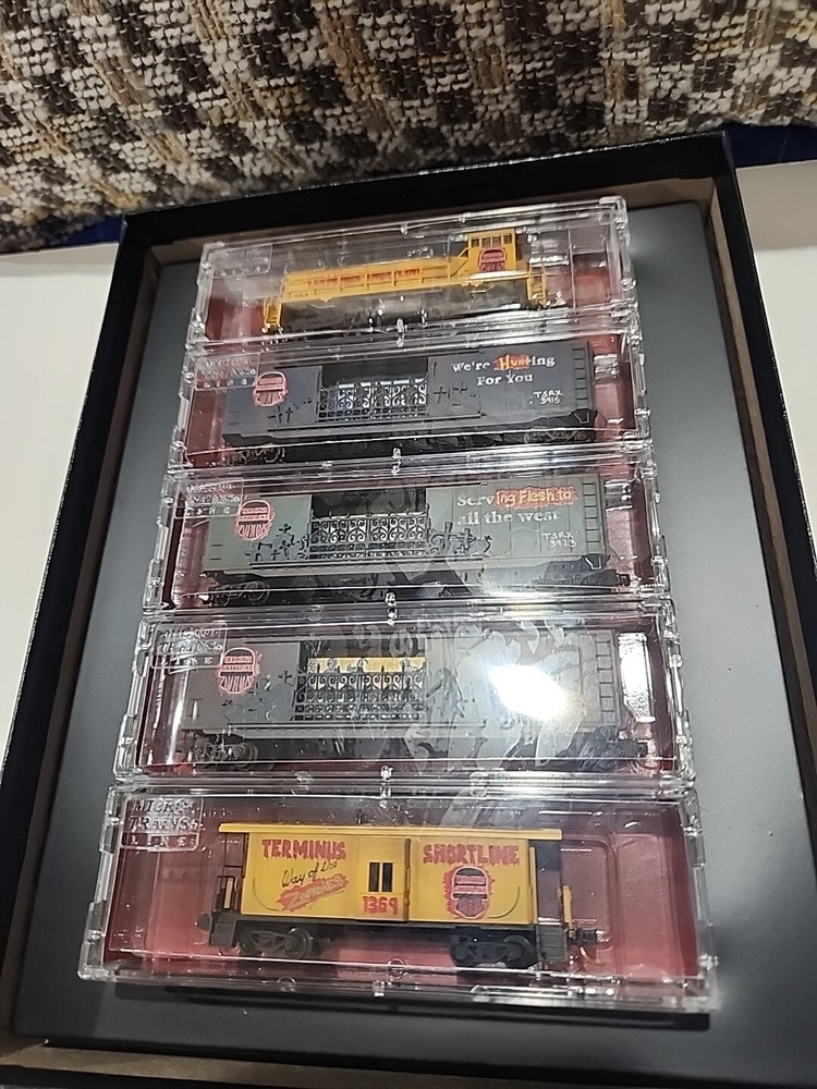 MICRO-TRAINS LINE N SCALE TERMINUS SHORTLINE ZOMBIE HALLOWEEN SET 99321230 *NEW*