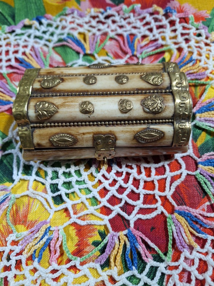 Ventage Jewelry Box or Trinket Box