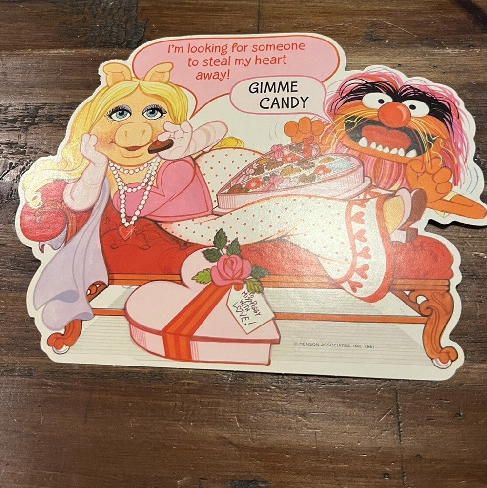 VTG 1981 Muppets Miss Piggy & Animal Valentine’s Die Cut Decoration 8.5 x 11