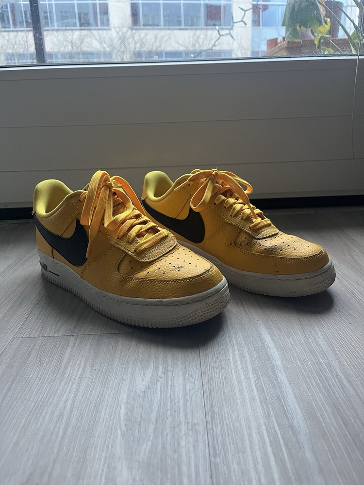 Size 8 - Nike Air Force 1 Statement Game